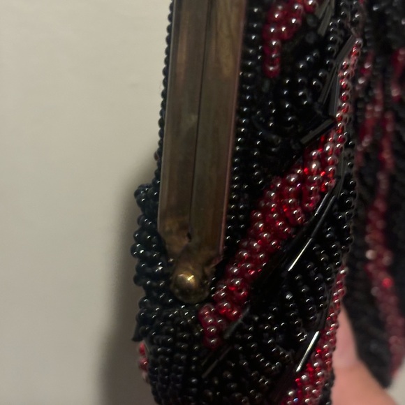 Vintage Walborg
Clam Style Beaded Purse KIss Lock Purse w/Chain -$12 - Picture 6 of 7